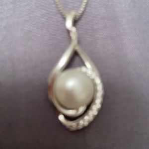 Culture pearl necklace with sapphire s new